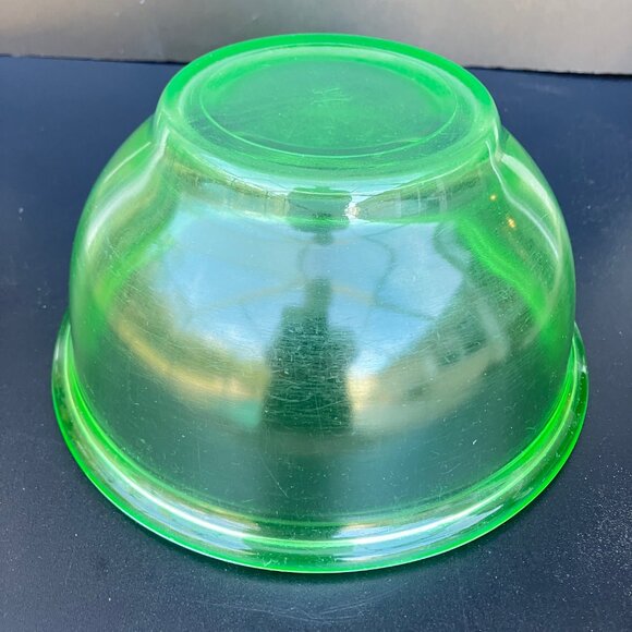 Hazel Atlas Green Uranium Glass 7 inch Rolled Lip Mixing Bowl - Picture 11 of 12
